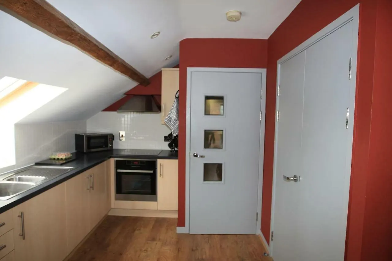 Victorian Penthouse Apartment Gloucester 0*,